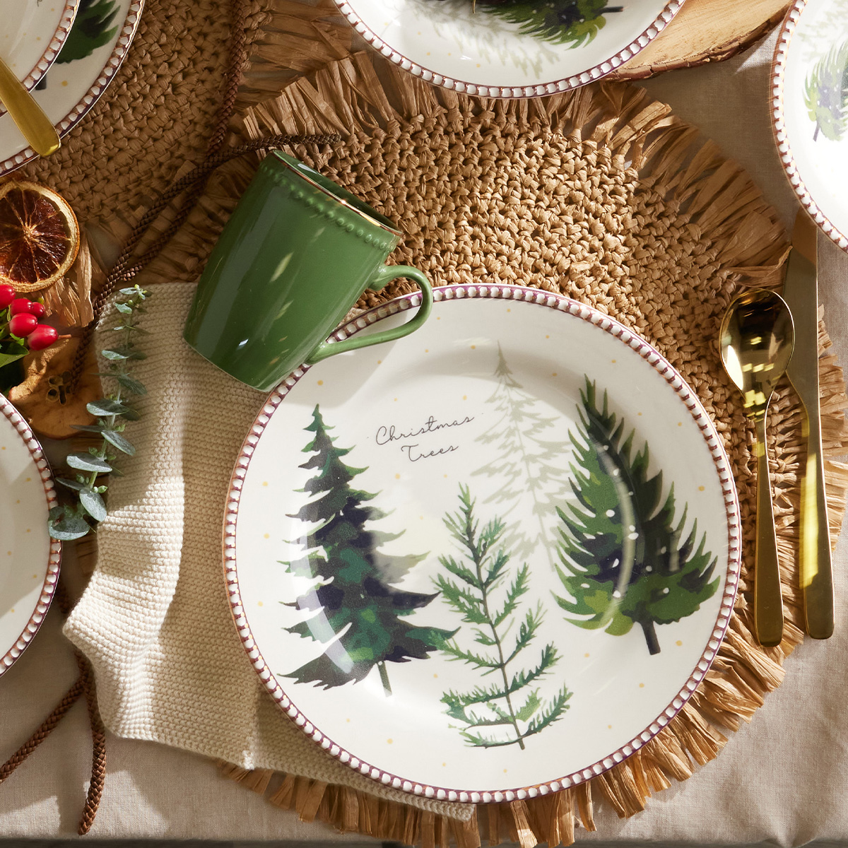 Plato Pando 27.6cm Christmas Trees