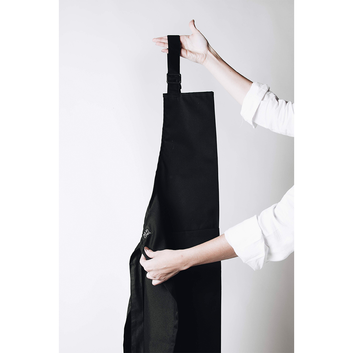 Delantal Pechera Negro by All in Chef