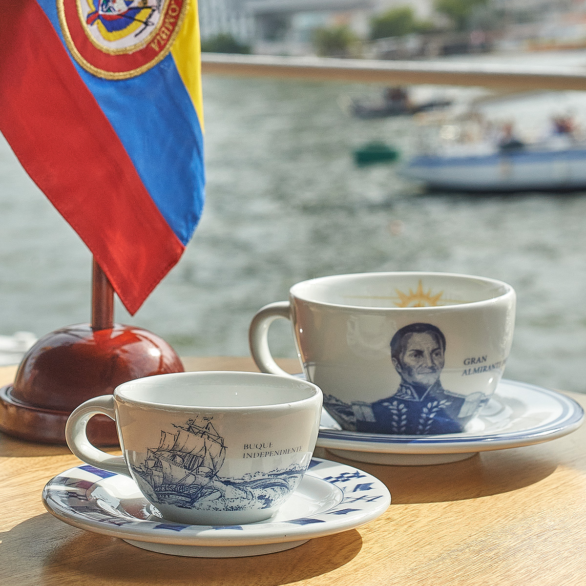 Set de Café 4 Puestos 8 piezas 94ml Bicentenario Naval